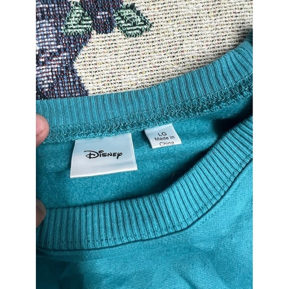 Disney Winnie the Pooh Smile Women's Cropped Crewneck Sweater Size Large - Picture 2 of 4